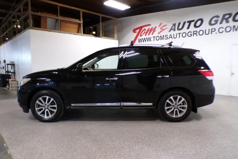 2014 Nissan Pathfinder SL photo 1