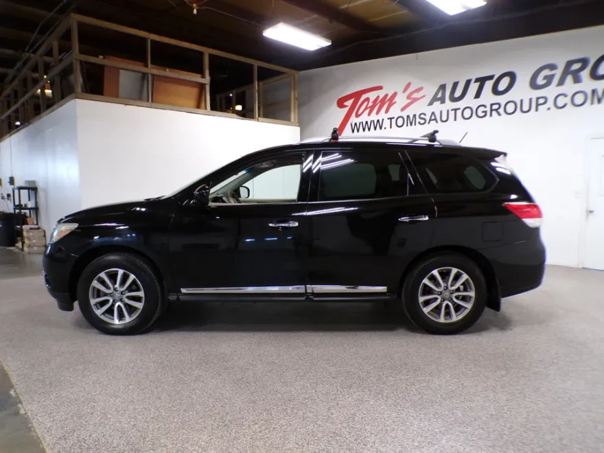 2014 Nissan Pathfinder SL photo 1