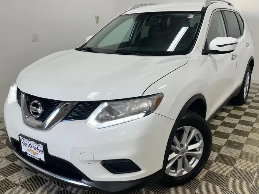 2016 Nissan Rogue SV photo 1