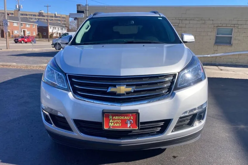 2017 Chevrolet Traverse 2LT photo 1