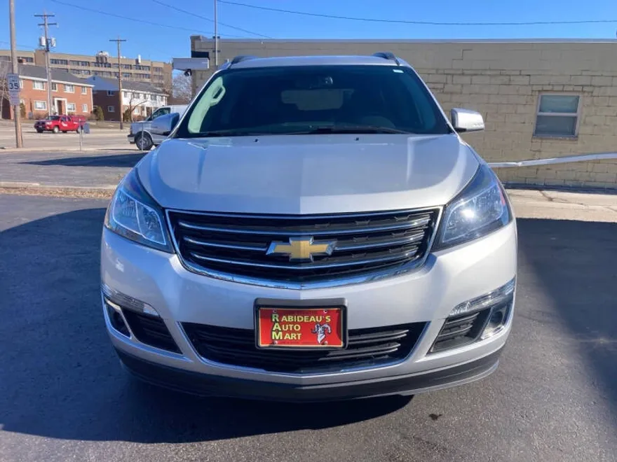 2017 Chevrolet Traverse 2LT photo 1