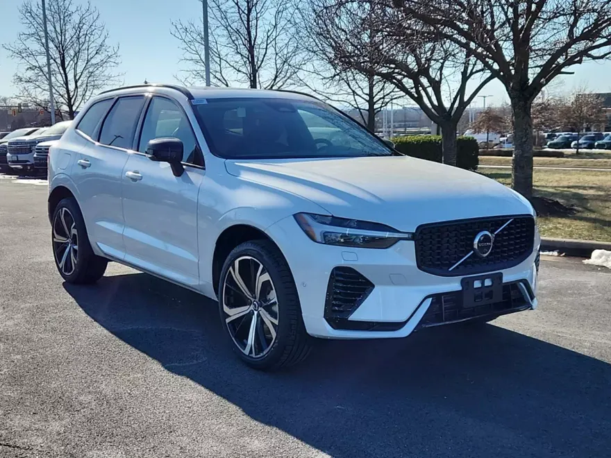 2025 Volvo XC60 T8 photo 1