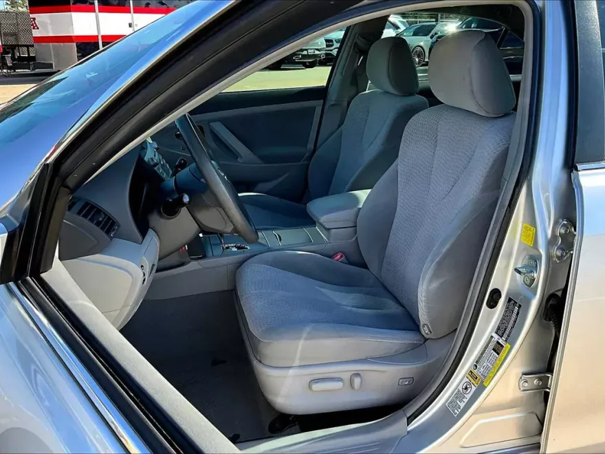 2011 Toyota Camry LE photo 1