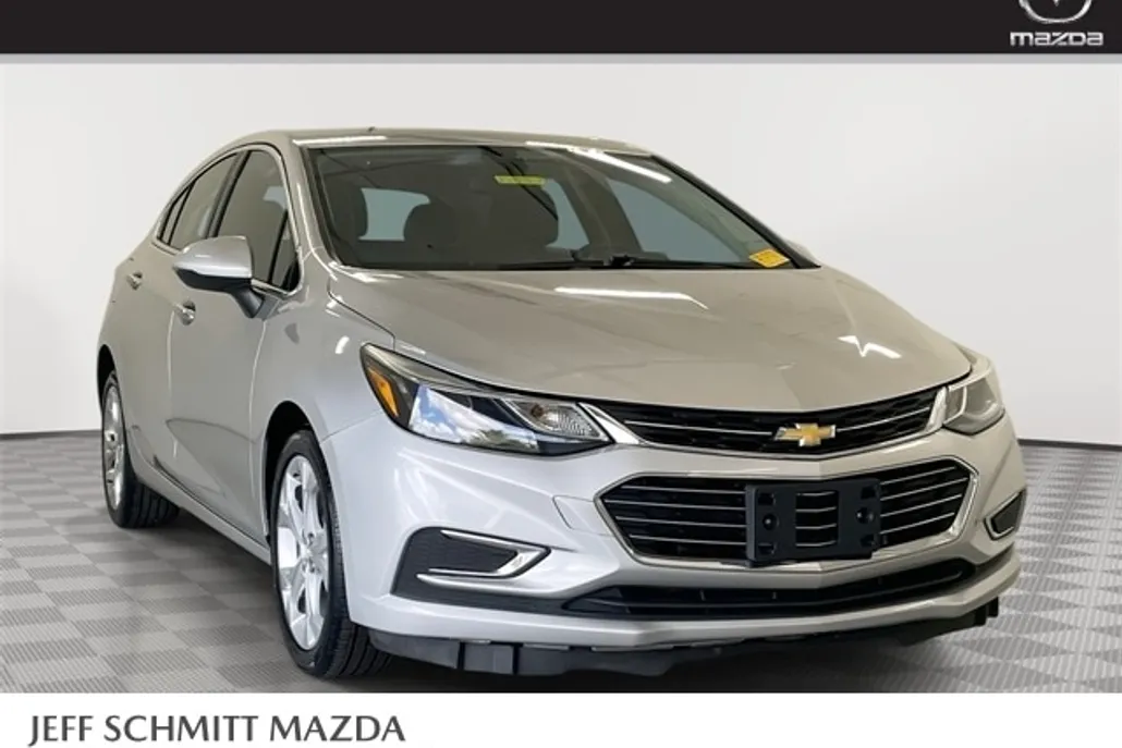 2018 Chevrolet Cruze Premier photo 1
