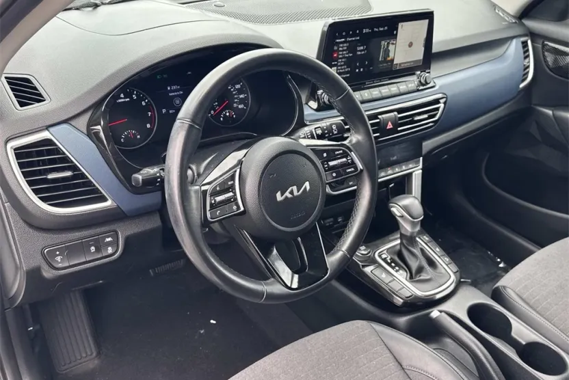 2023 Kia Seltos S photo 1
