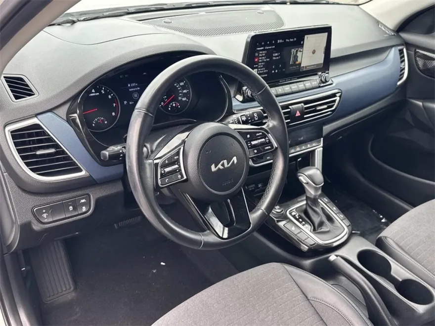2023 Kia Seltos S photo 1