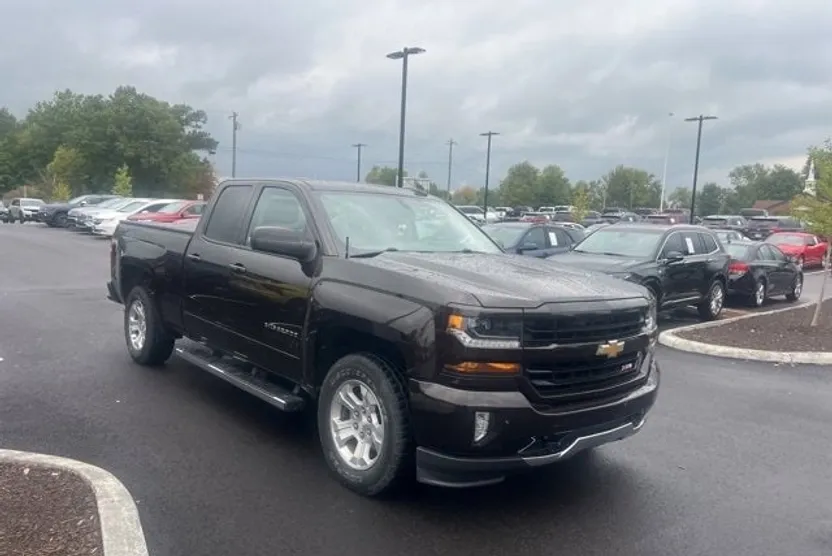 2018 Chevrolet Silverado 1500 LT photo 1