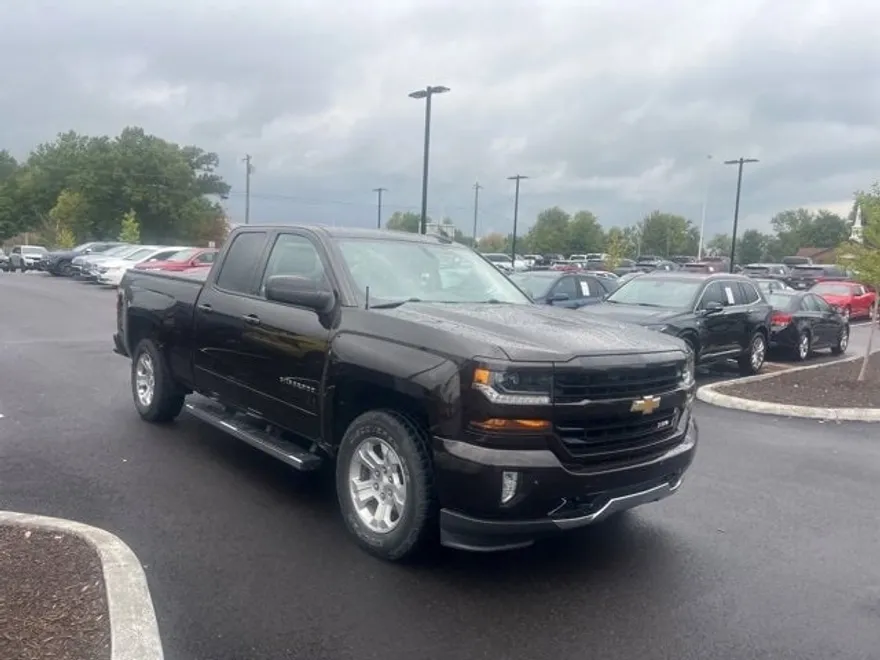 2018 Chevrolet Silverado 1500 LT photo 1