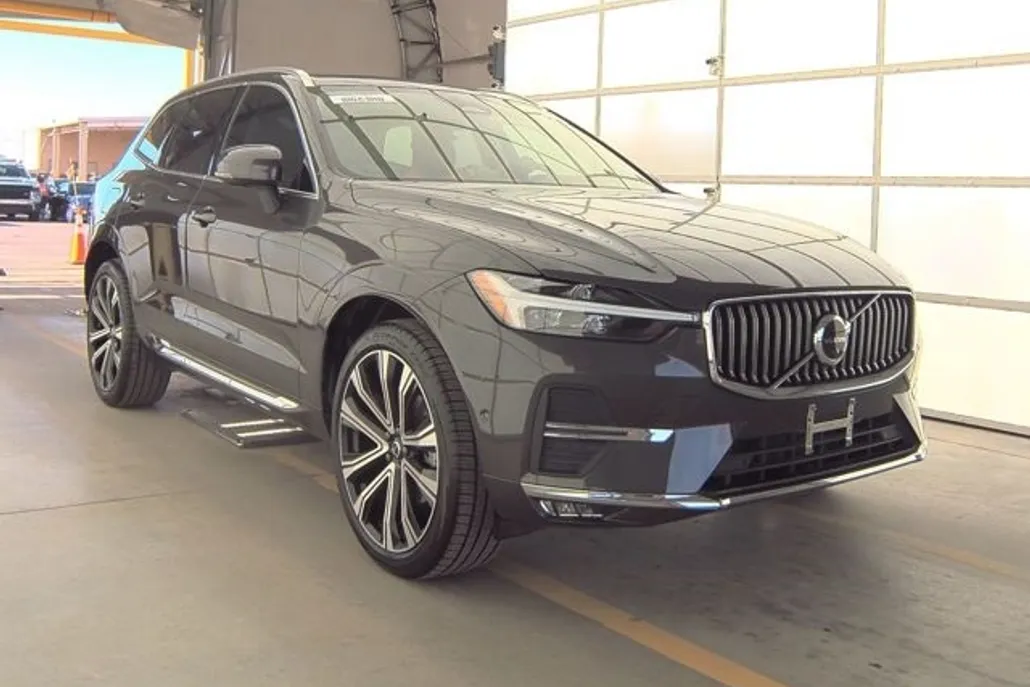 2023 Volvo XC60 B5 Ultimate photo 1