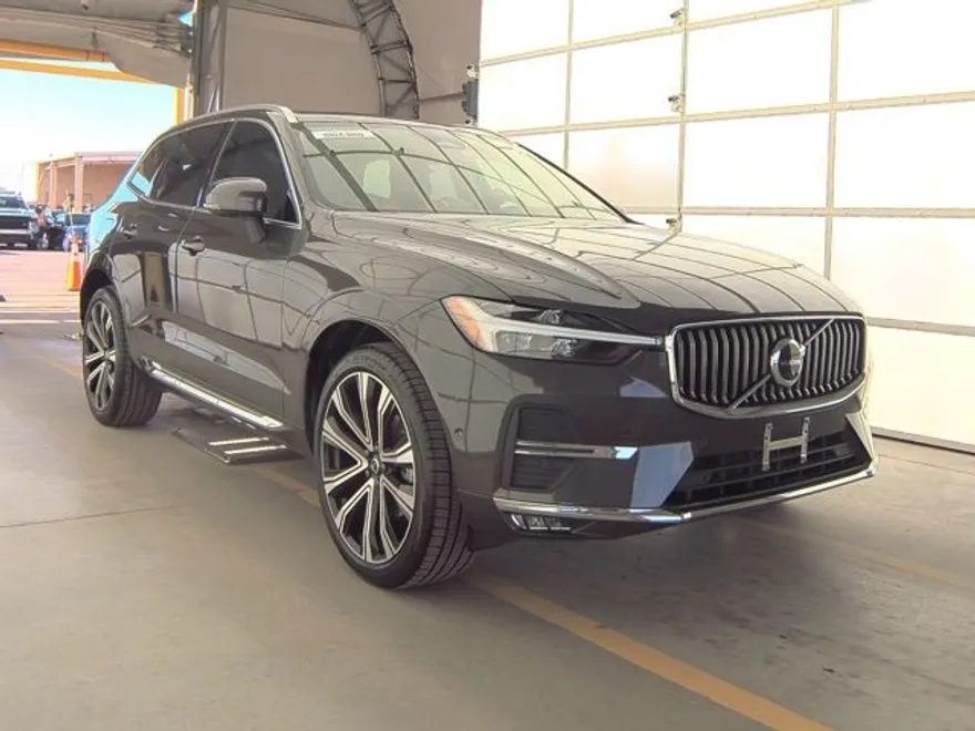 2023 Volvo XC60 B5 Ultimate photo 1