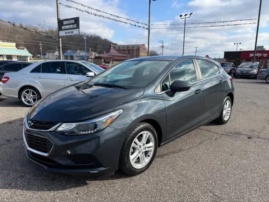 2018 Chevrolet Cruze LT photo 1