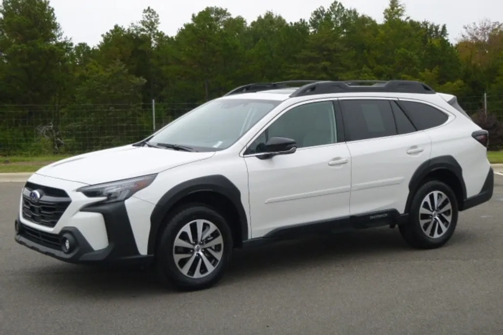2023 Subaru Outback Premium photo 1