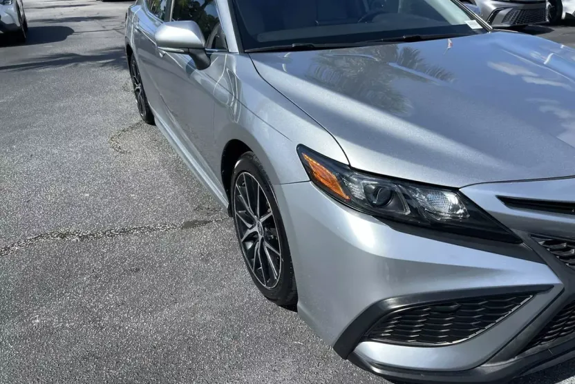 2022 Toyota Camry SE photo 1