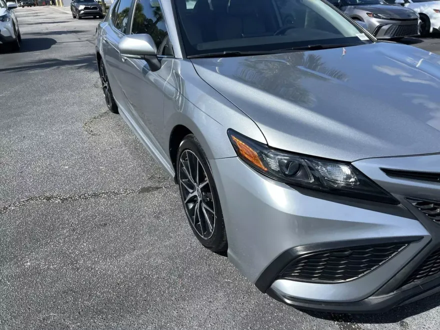 2022 Toyota Camry SE photo 1
