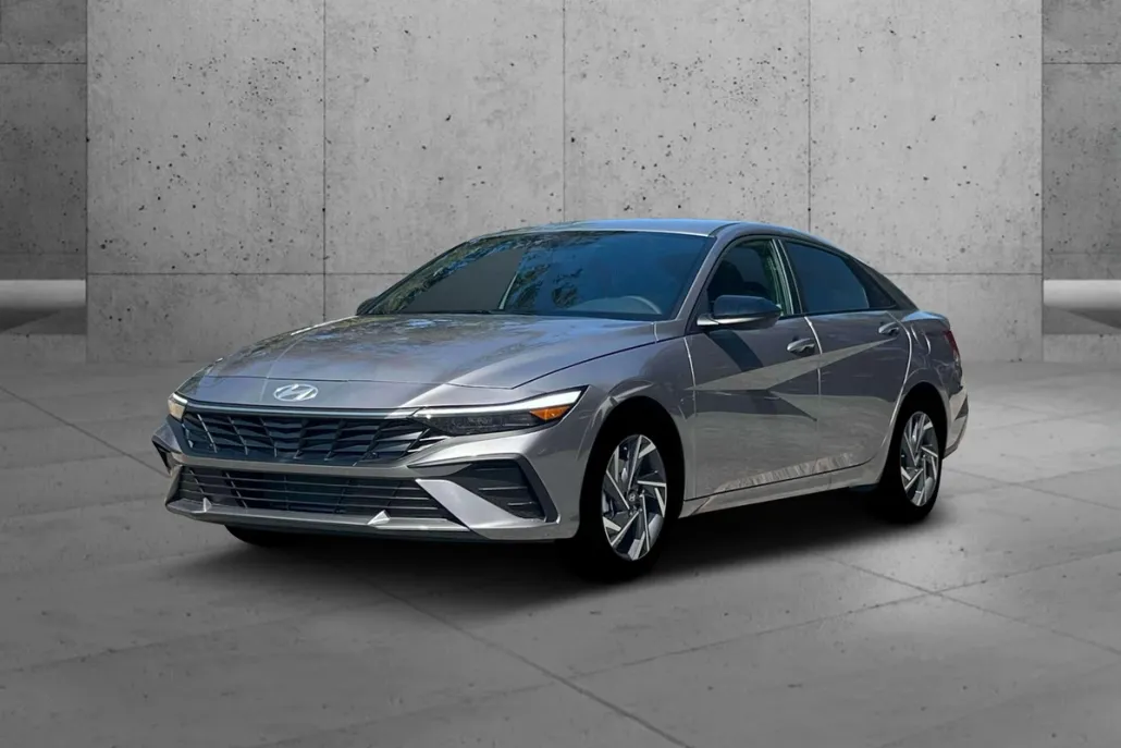 2025 Hyundai Elantra SEL Sport photo 1