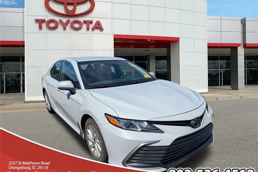 2023 Toyota Camry LE photo 1