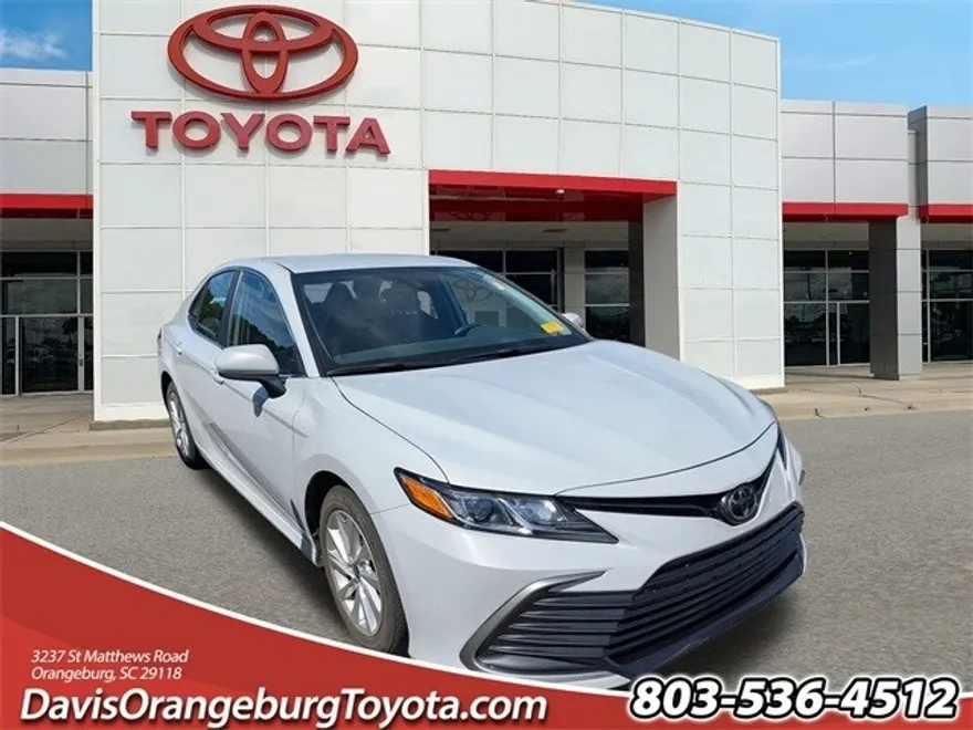 2023 Toyota Camry LE photo 1