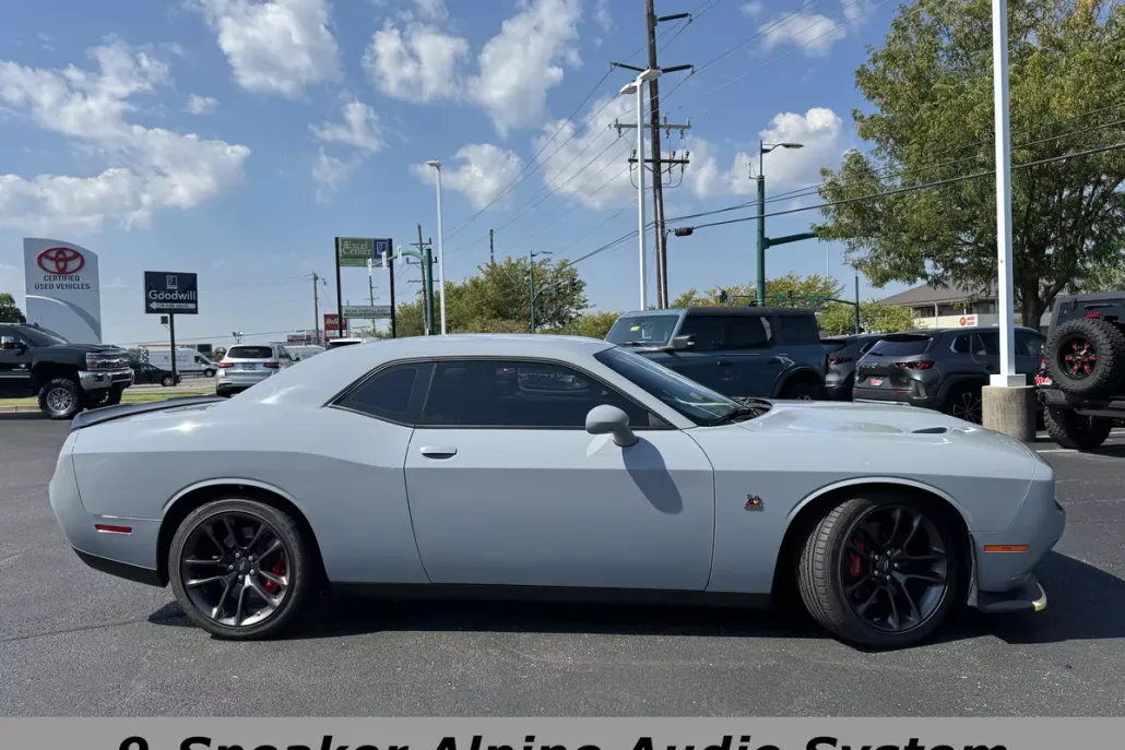 2022 Dodge Challenger R/T Scat Pack photo 1