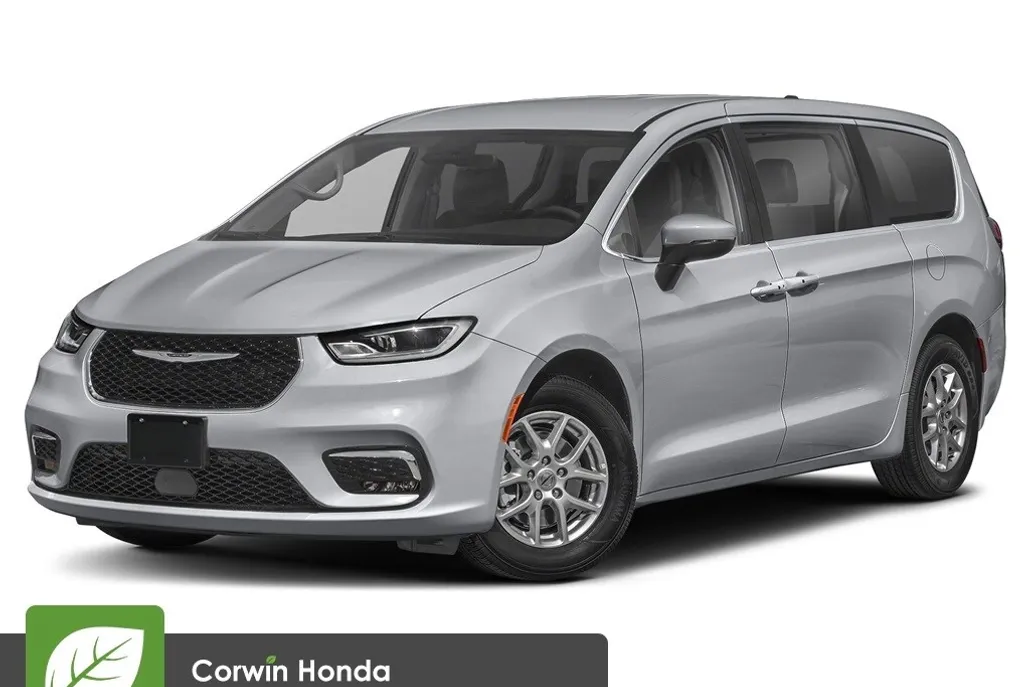 2023 Chrysler Pacifica Touring L photo 1