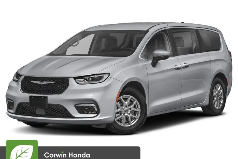 2023 Chrysler Pacifica Touring L photo 1