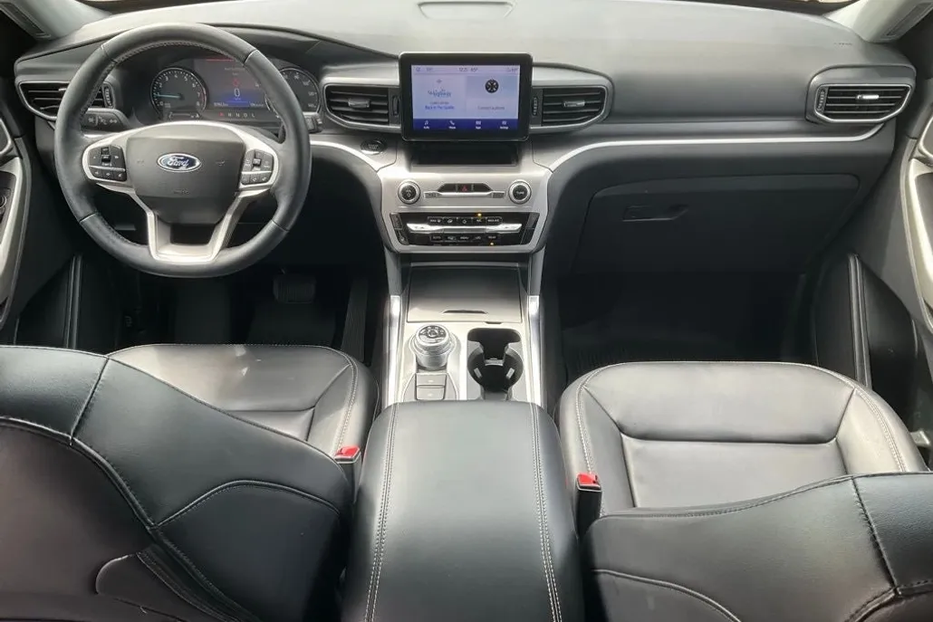 2022 Ford Explorer XLT photo 1