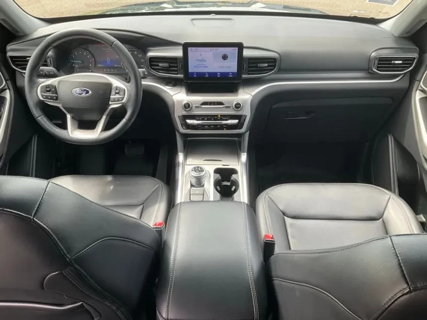 2022 Ford Explorer XLT photo 1