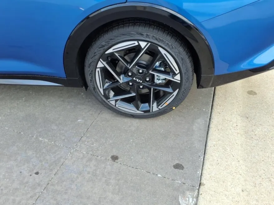 2025 Kia K4 GT-Line photo 1