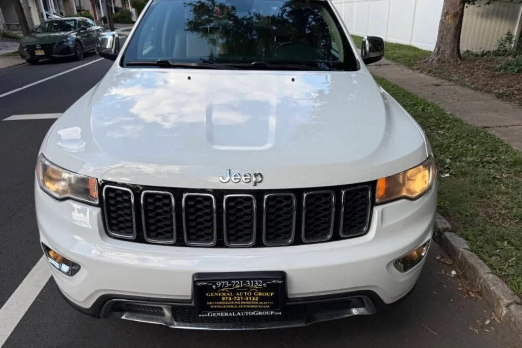 2017 Jeep Grand Cherokee Limited photo 1