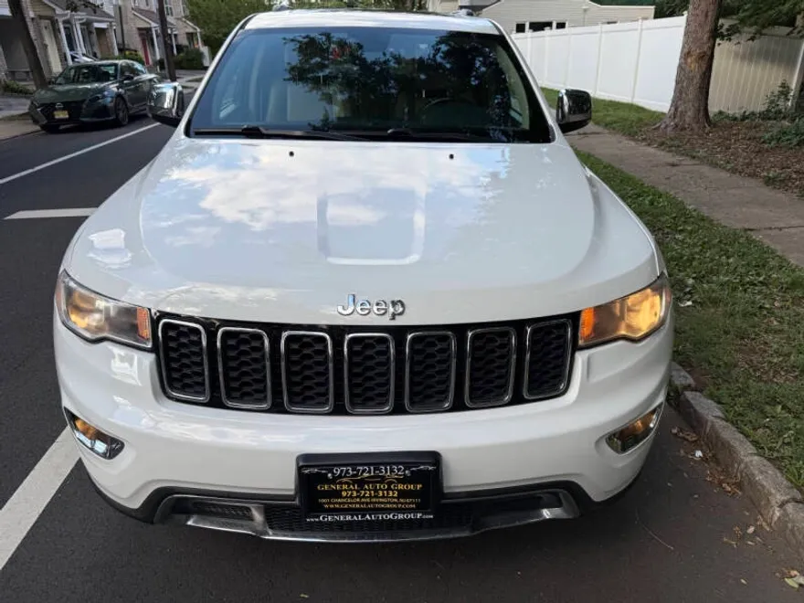 2017 Jeep Grand Cherokee Limited photo 1
