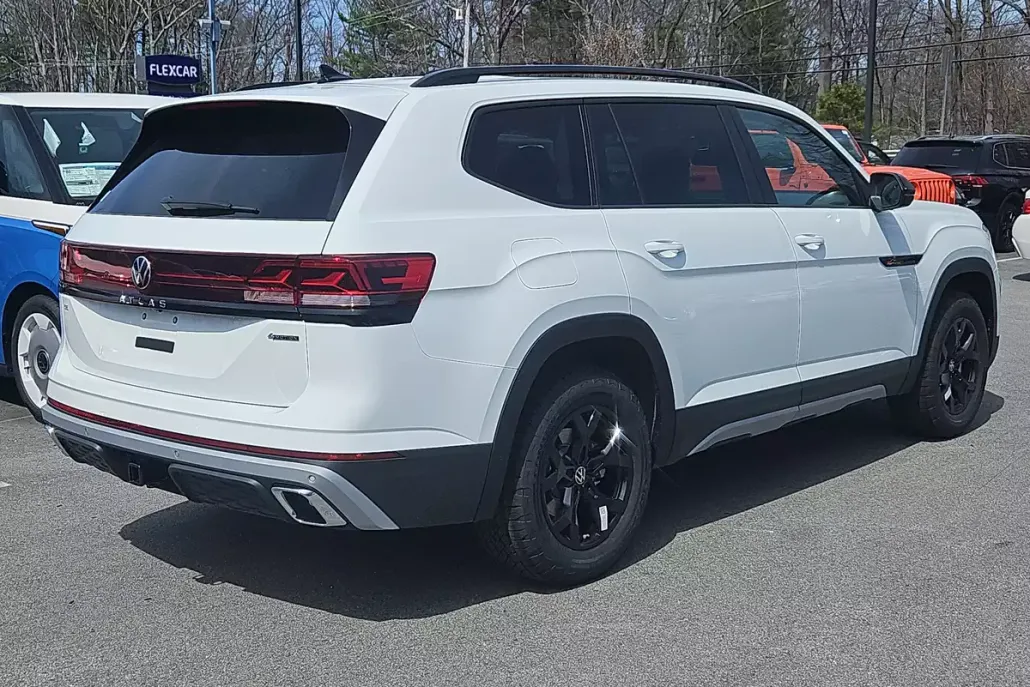 2025 Volkswagen Atlas Peak Edition SE photo 1