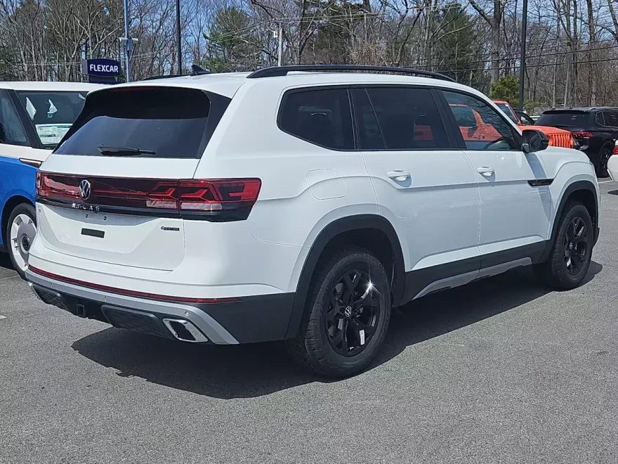 2025 Volkswagen Atlas Peak Edition SE photo 1