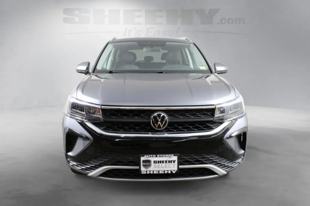 2022 Volkswagen Taos SE photo 1