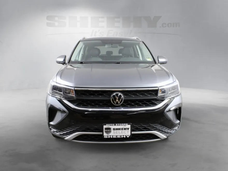 2022 Volkswagen Taos SE photo 1
