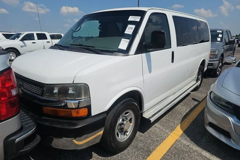 2011 Chevrolet Express 3500 Passenger LT Van photo 1
