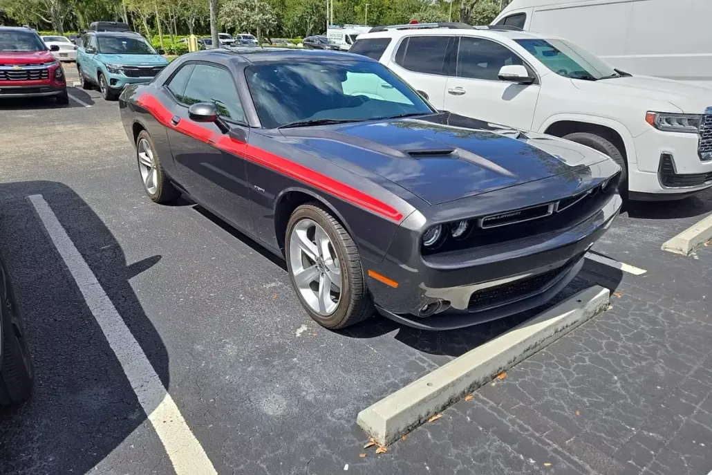 2017 Dodge Challenger R/T photo 1