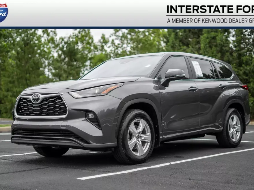 2024 Toyota Highlander LE photo 1