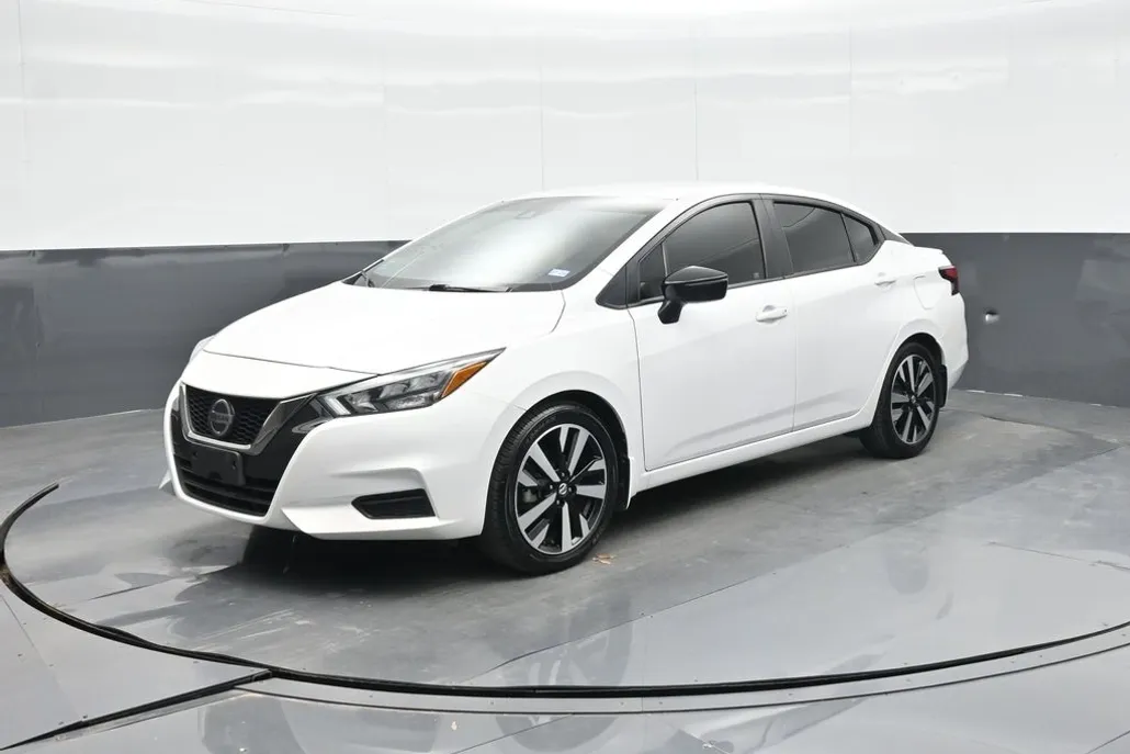 2022 Nissan Versa 1.6 SR photo 1
