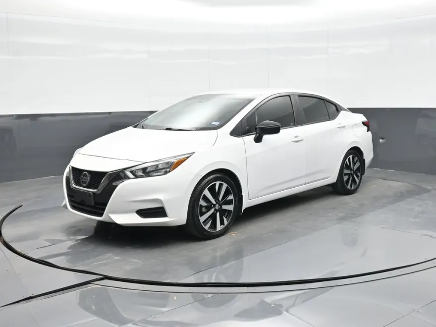 2022 Nissan Versa 1.6 SR photo 1