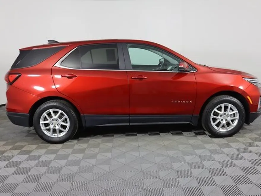 2024 Chevrolet Equinox LT photo 1