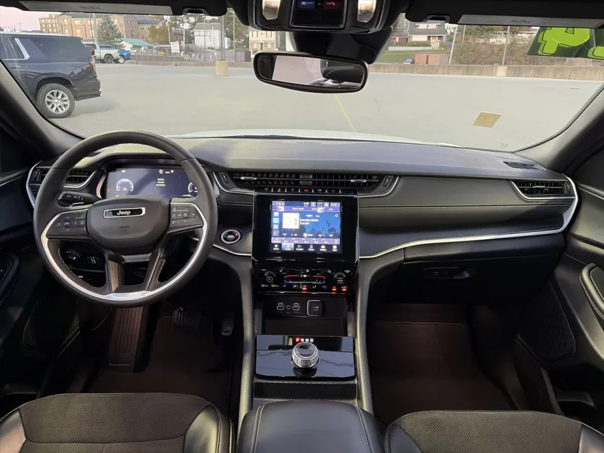 2024 Jeep Grand Cherokee Altitude photo 1