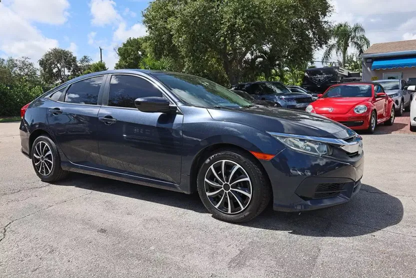 2018 Honda Civic LX photo 1