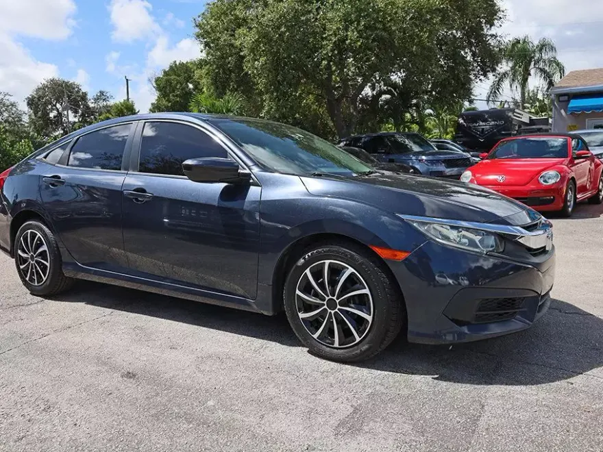 2018 Honda Civic LX photo 1