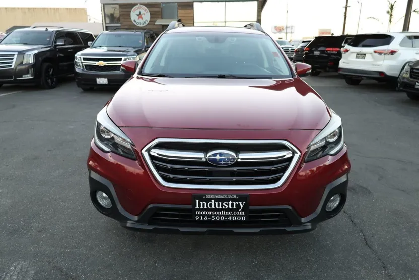 2019 Subaru Outback Limited photo 1