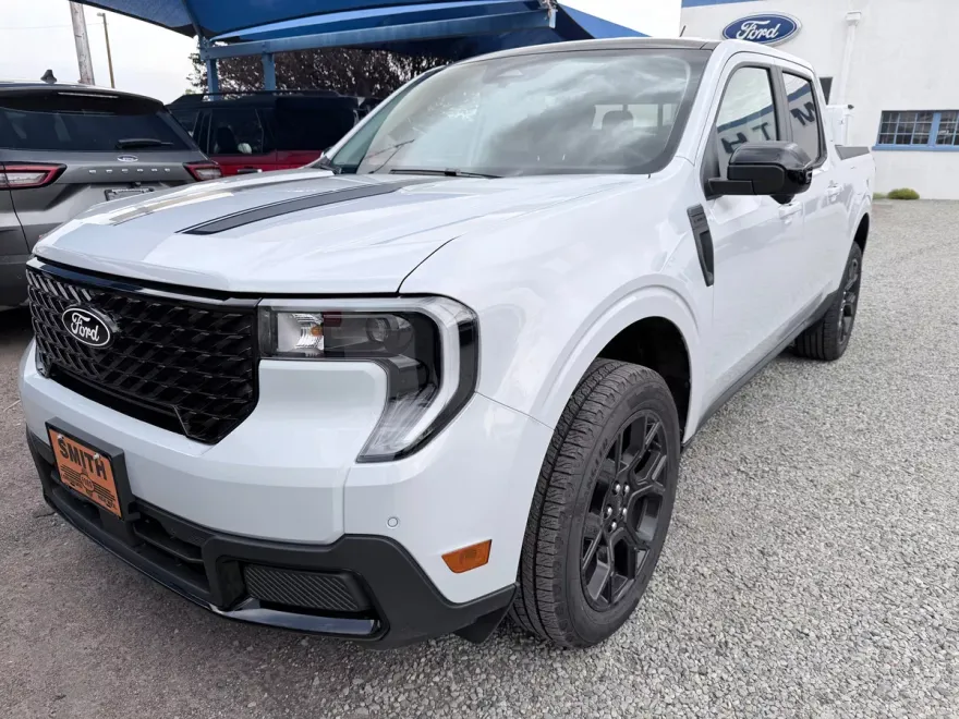2025 Ford Maverick Lariat photo 1