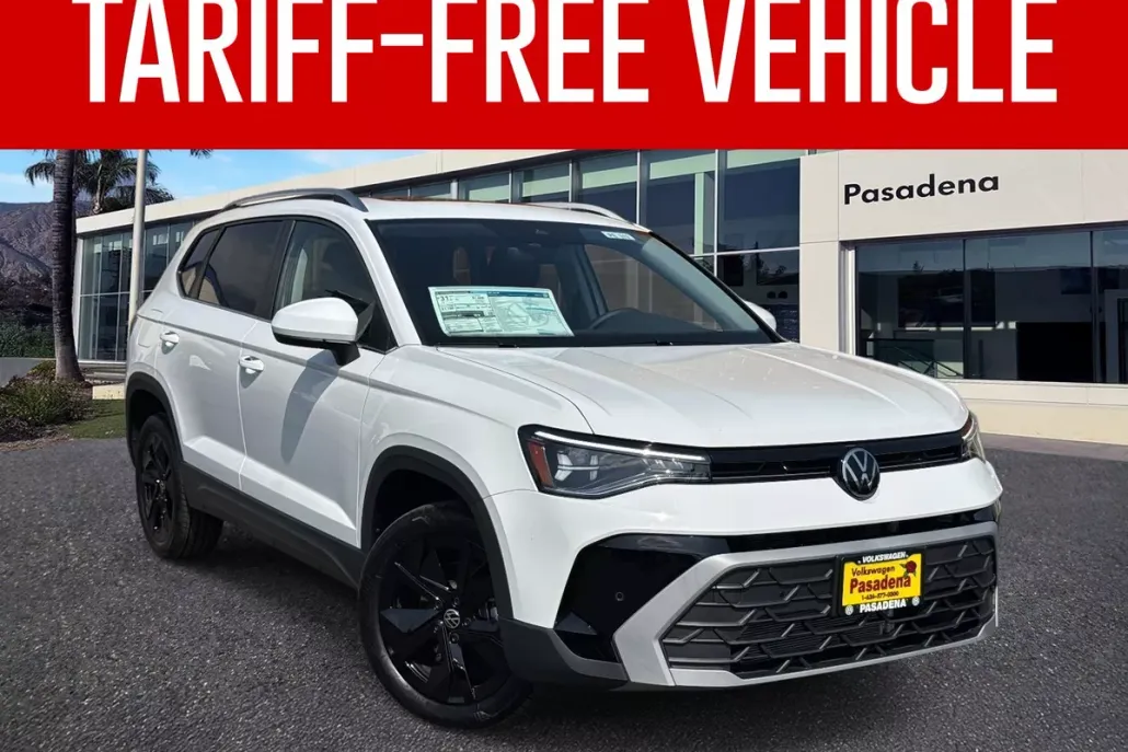 2025 Volkswagen Taos SE photo 1
