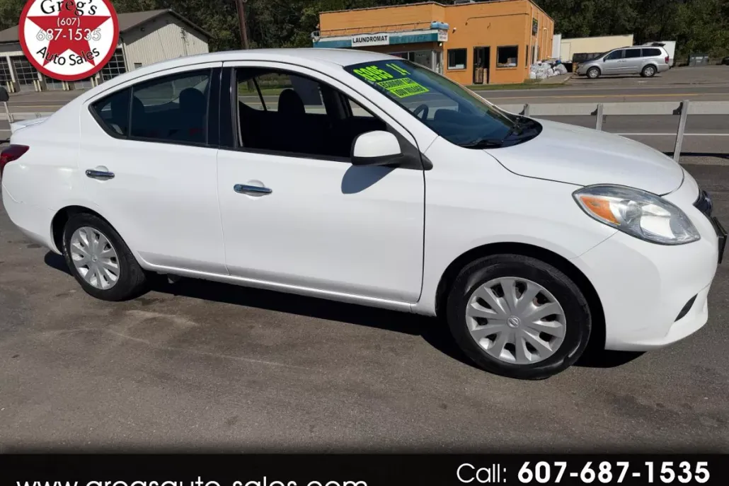 2014 Nissan Versa 1.6 SV photo 1