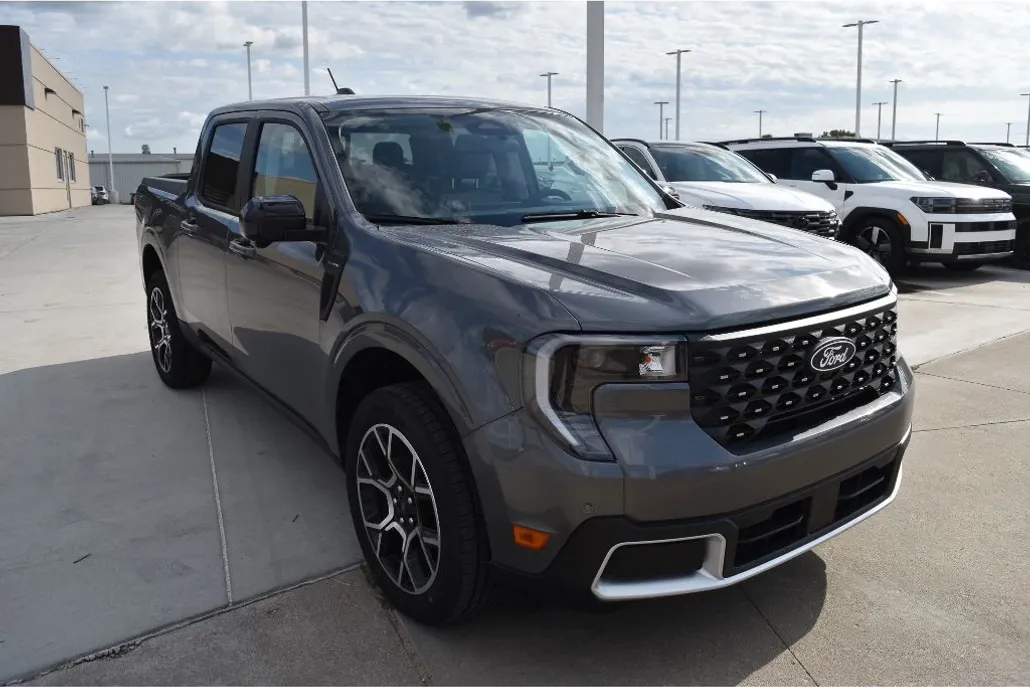 2025 Ford Maverick Lariat photo 1