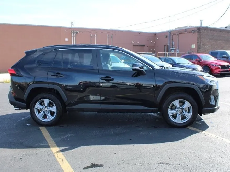 2025 Toyota RAV4 Hybrid XLE photo 1