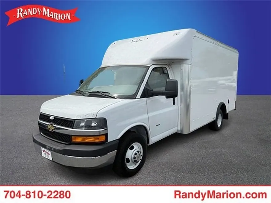 2022 Chevrolet Express Cutaway 3500 Base photo 1