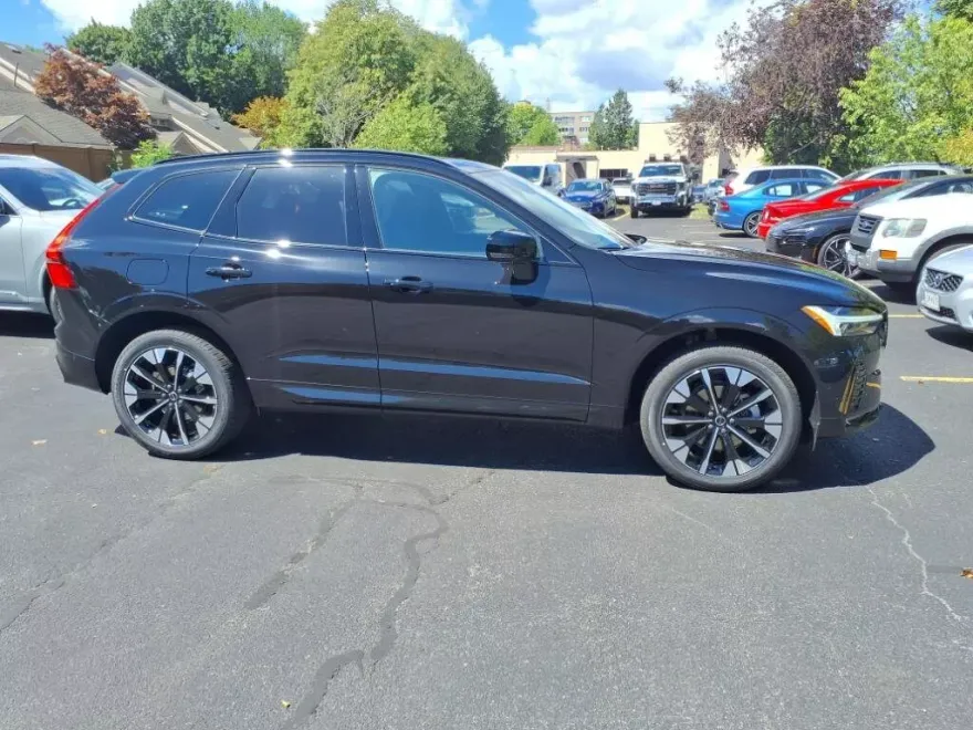 2026 Volvo XC60 B5 Plus photo 1